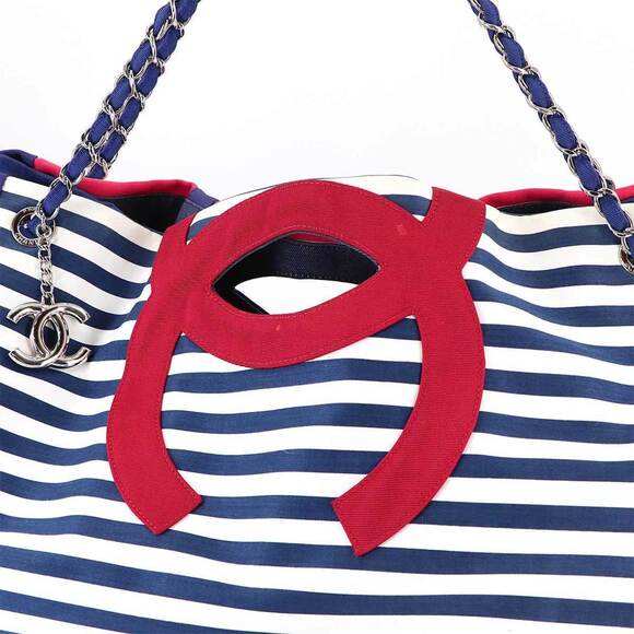 CHANEL Red Canvas Logo Tote Bag - Picture 9 of 10
